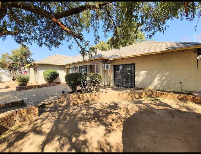 5 BEDROOM FREEHOLD FOR SALE IN NOORDWYK